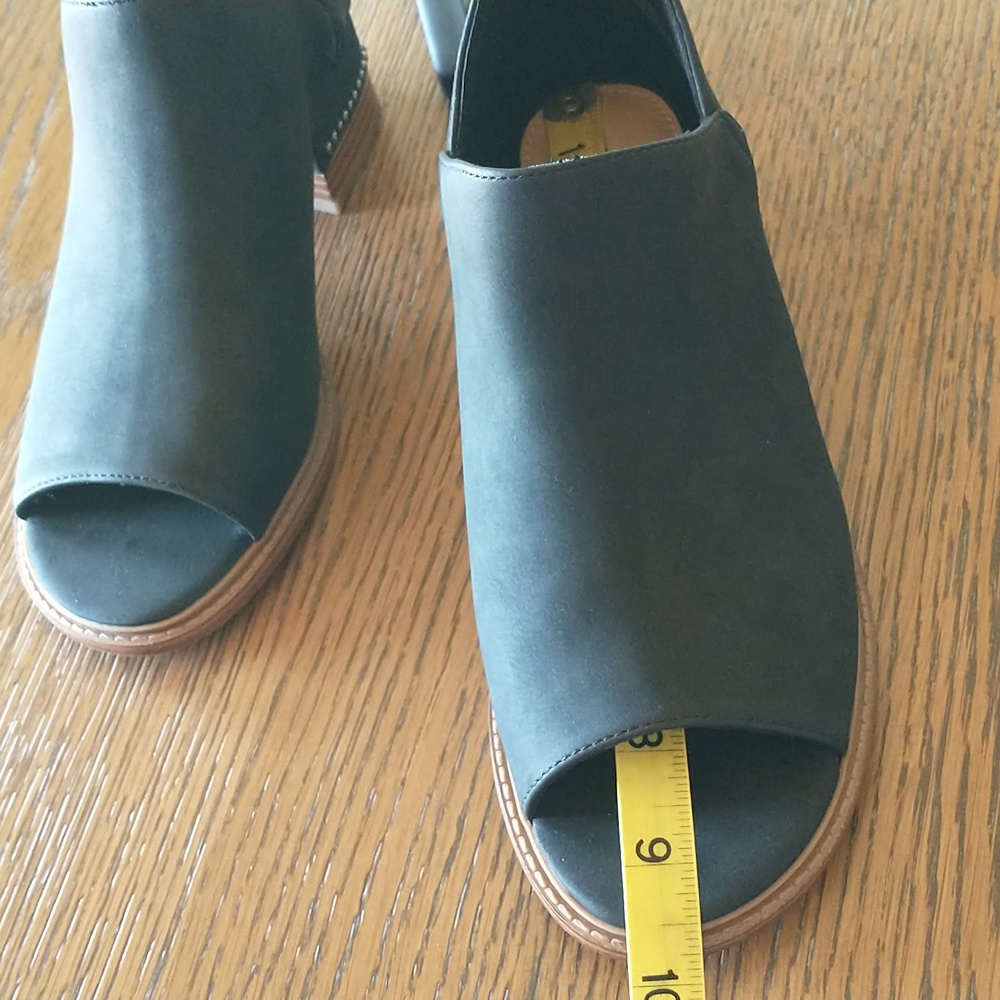 NWOT Chic Black Peep-Toe Ankle Boots - Picture 9 of 9
